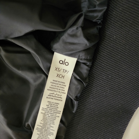 ALO Yoga snowrider puffer jacket - Picture 12 of 15